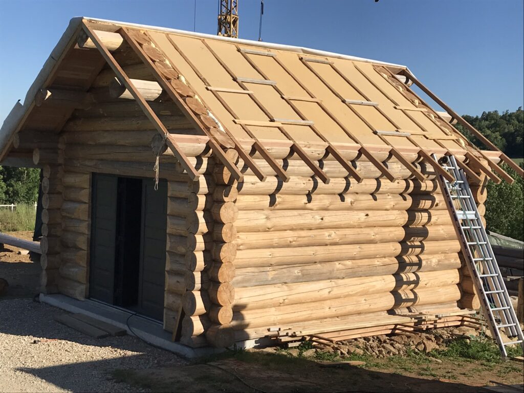 Fuste-Mobilier en bois brut
Construction d' une cabane